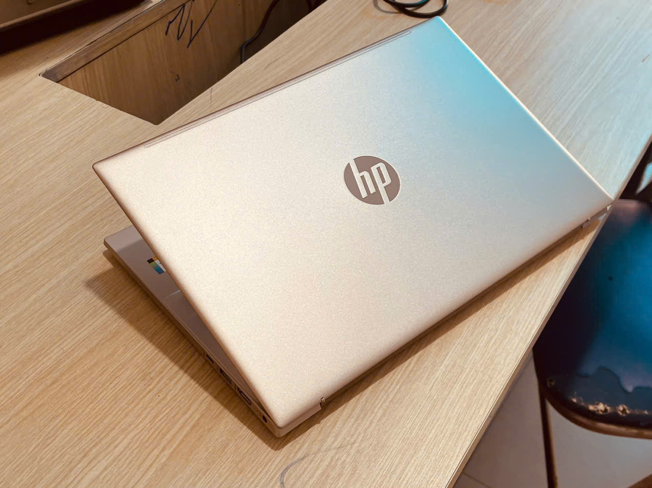 laptop cũ giá rẻ hp 14 dv màu gole